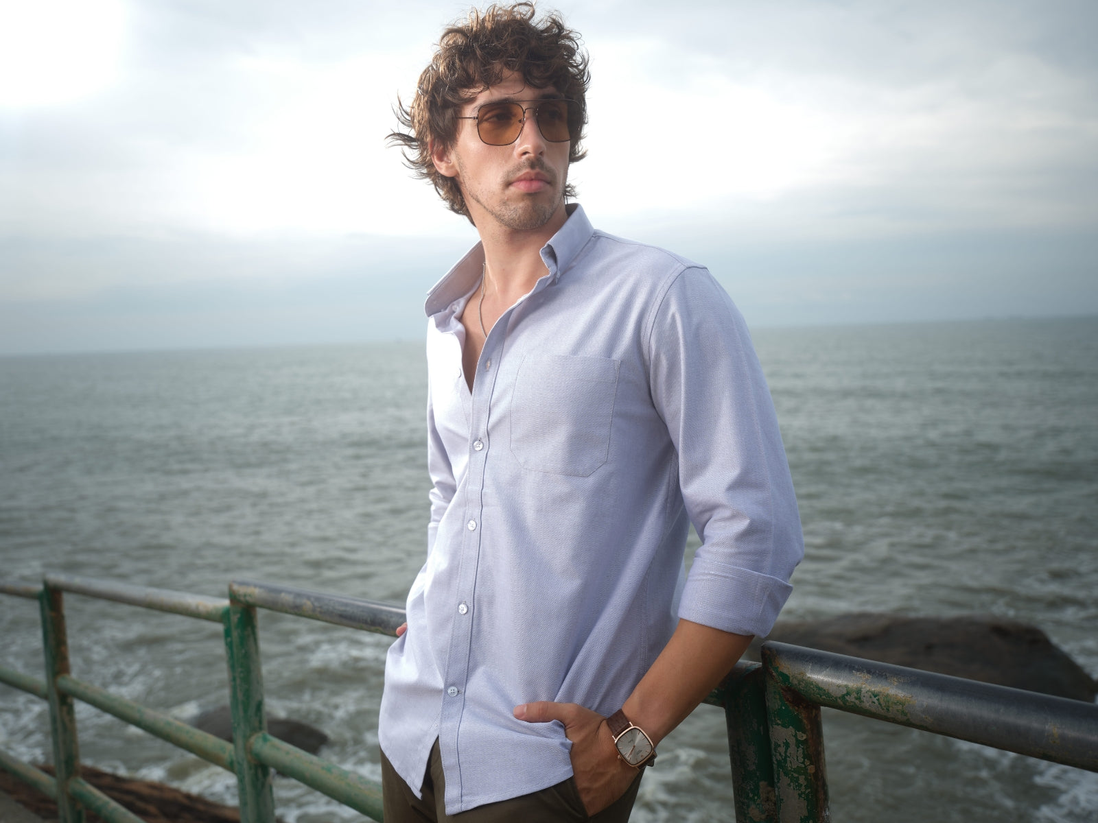 Man wearing the KANSO grey Oxford shirt.